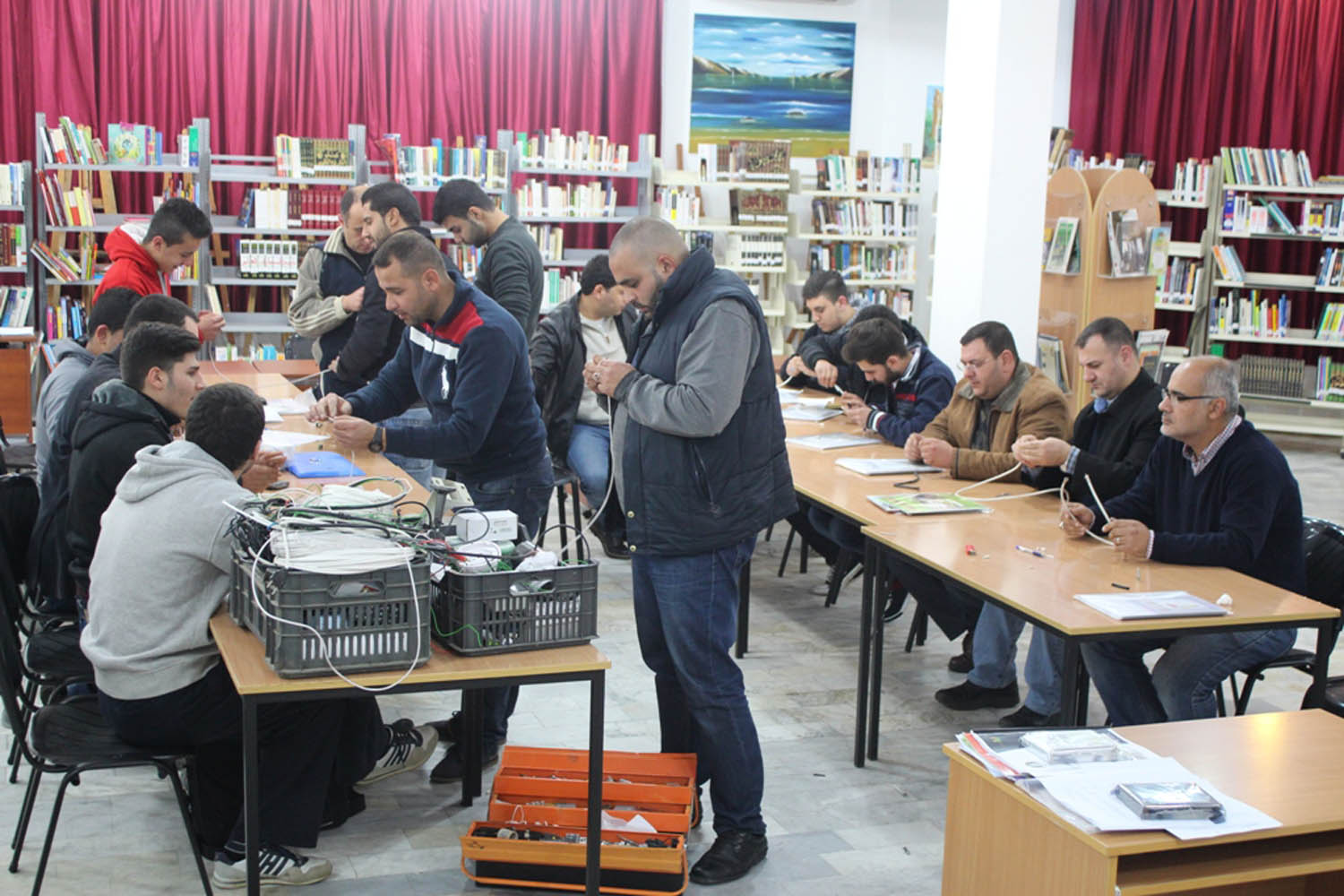 انجاز دورات أجهزة مراقبة وإنذار في الجنوب